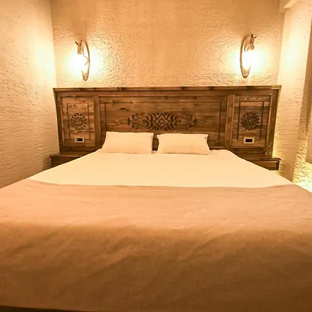 Louis Cappadocia ウチヒサール