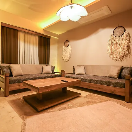 Louis Cappadocia Uchisar